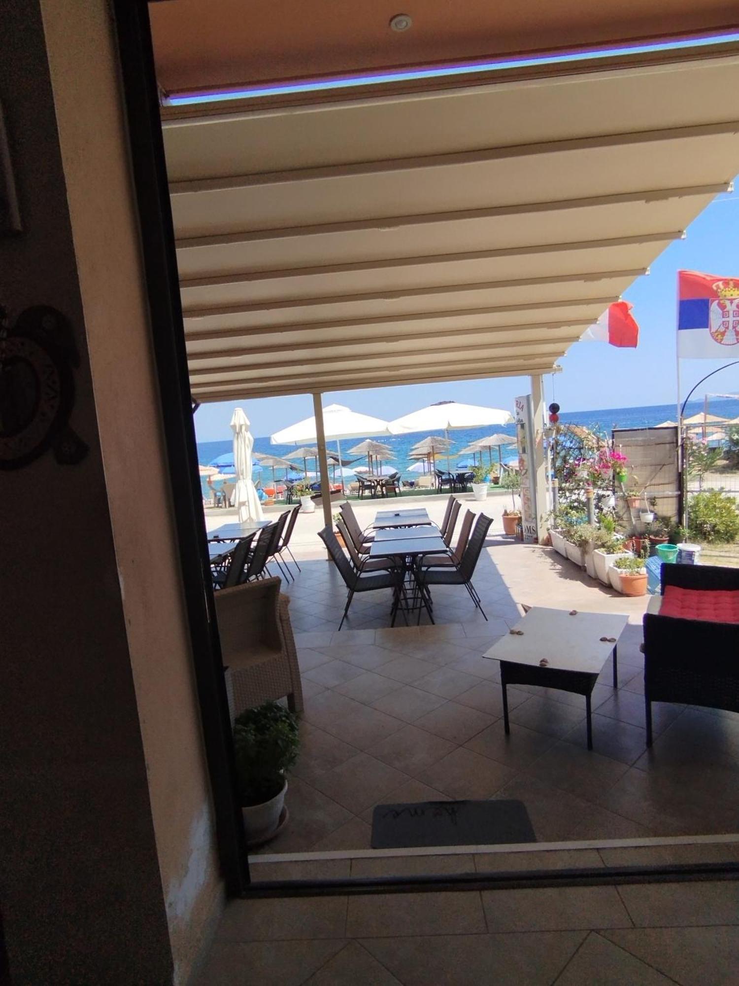Bella Vista Apartments เนอาวรัสนา ภายนอก รูปภาพ